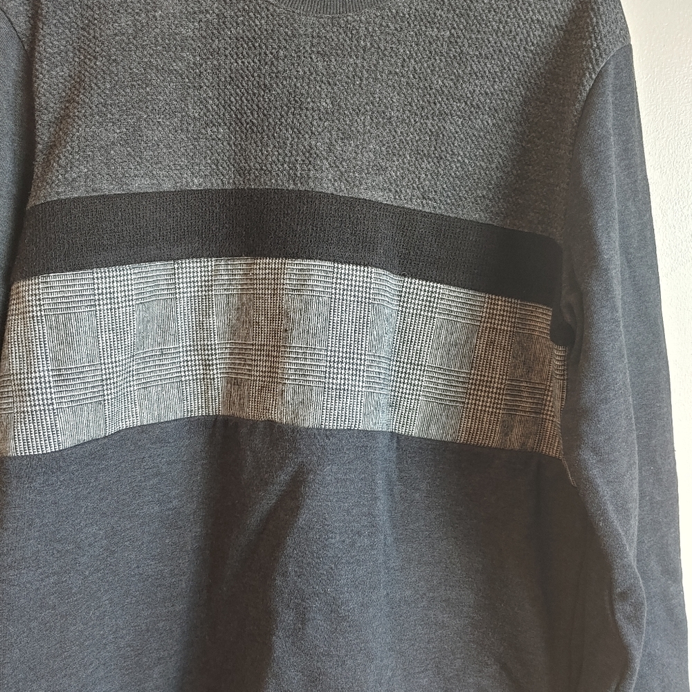 Sweater - Picture 2 of 4